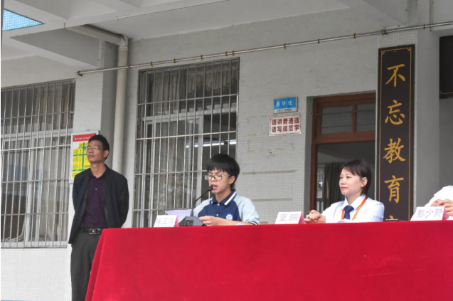 情系師生健康，愛心守護未來丨衍生健康醫(yī)藥向高村中學捐贈價值28萬元的“元旦禮品”